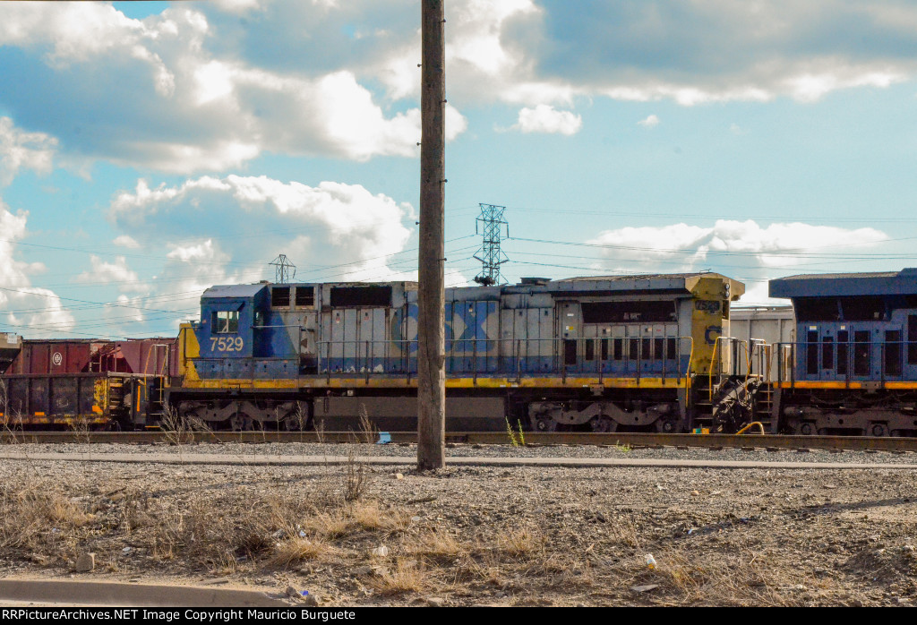 CSX C40-8 Locomotive at the yard